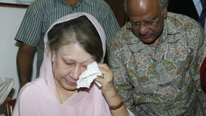 ‘এক কাপড়ে বের হন ম্যাডাম, আমি গাড়ি চালিয়ে নিয়ে যাই’