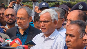 খালেদা জিয়া চিকিৎসা গ্রহণ করতে পারছেন: ব্রিফিংয়ে ডা. জাহিদ