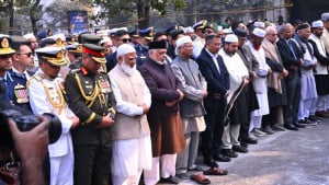লাখ লাখ মানুষের অংশগ্রহণে খালেদা জিয়ার জানাজা অনুষ্ঠিত