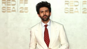 রেড সি ফেস্টিভ্যালে ইদ্রিস এলবা, অ্যান্থনিদের সঙ্গে আলো কাড়লেন কার্তিকও