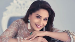 অভিনেত্রীদের পারিশ্রমিক বৈষম্য ও কর্মঘণ্টা নিয়ে সরব মাধুরী