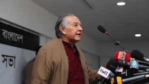 মত প্রকাশ তো অনেক দূর, বেঁচে থাকার অধিকারের ব্যাপার এসে গেছে: মাহফুজ আনাম 