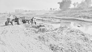 মাটির লোভে ক্ষতবিক্ষত হালদা