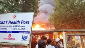 রোহিঙ্গা ক্যাম্পে আগুনে পুড়ল হাসপাতাল ও বসতঘর