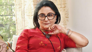 নতুন পরিচয়ে অপর্ণা সেন