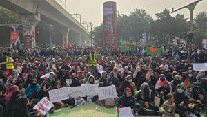 শাহবাগ মোড়ে আবারও ইনকিলাব মঞ্চের অবস্থান
