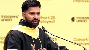 ‘সাহস নিয়ে এগিয়ে যাও, উপভোগ করো’, সমাবর্তন বক্তব্যে রোহিত