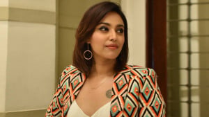 শুটিংয়ে পোশাক নিয়ে অস্বস্তিকর অভিজ্ঞতা জানালেন স্বরা
