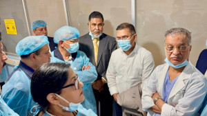 হাসপাতালে মায়ের কাছে তারেক রহমান