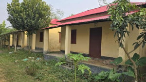 আশ্রয়ণ প্রকল্পের ১৪২ ঘরের মধ্যে ৯২টিই তালাবদ্ধ