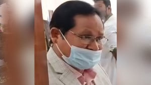 ক্ষমা পেয়ে আগের পদে ফিরলেন ডাক্তার ধনদেব