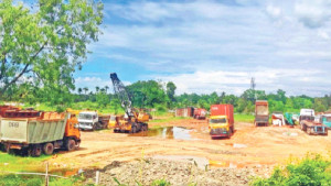 চট্টগ্রাম শহর রক্ষা বাঁধের জমিতে অনেকের নজর