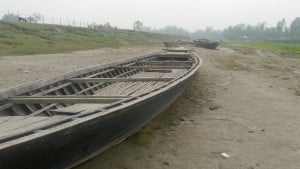 তিস্তায় নাব্য সংকট বন্ধ ২০ নৌপথ