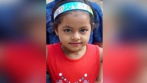 আগুনে দাঁড়িয়ে আয়েশার আকুতি ‘আব্বু বাঁচাও, আমাকে বাঁচাও’
