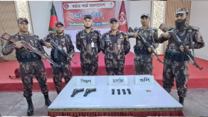 সীমান্তে অস্ত্রের চালান আটক