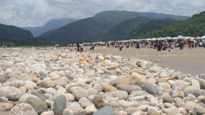 সাদাপাথরকাণ্ডে তোলপাড় দেশ