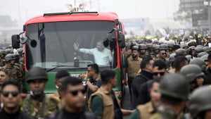মাকে দেখতে এভারকেয়ারের পথে তারেক রহমান