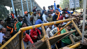 দিল্লিতে বাংলাদেশ হাইকমিশনের সামনে বিক্ষোভ, সংঘর্ষ