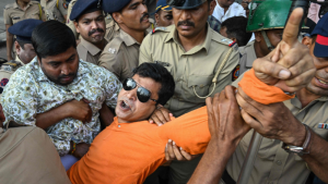 এবার কলকাতা-মুম্বাইয়ে উপ হাইকমিশনের সামনে বিক্ষোভ, ধস্তাধস্তি