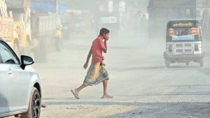 দূষণে বিশ্বের ১২৩ দেশের শীর্ষে আজ ঢাকার বায়ু