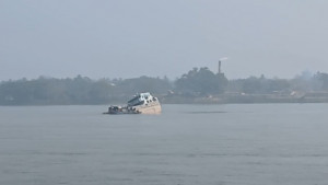 পশ্চিমবঙ্গের গঙ্গায় ডুবেছে ছাইবোঝাই বাংলাদেশি জাহাজ