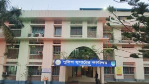 আসামি না পেয়ে মেয়ে-জামাইকে ডিবি কার্যালয়ে ১১ ঘণ্টা