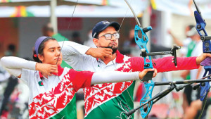 গোপনে যুক্তরাষ্ট্রে পাড়ি জমালেন রোমান-দিয়া!