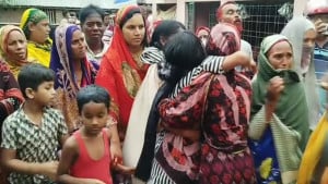 বিদ্যুৎস্পর্শ স্বামীকে বাঁচাতে গিয়ে প্রাণ গেল স্ত্রীরও