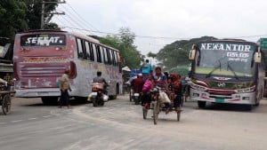 চাঁপাইনবাবগঞ্জ-রাজশাহী রুটে বাস চলাচল শুরু