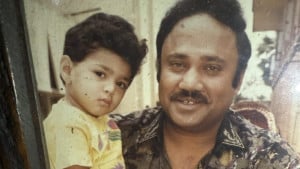 বাবার কবরে ভাইকে রেখে কী লিখলেন জসীমের দুই ছেলে