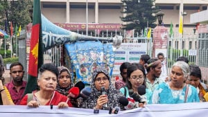 কারফিউ ভাঙার বর্ষপূর্তি: শাহবাগে নারী সংগঠনগুলোর তিন দফা দাবি