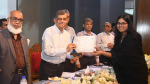 শিক্ষার্থীদের বাবা-মা-শিক্ষককে ফুল দিয়ে কৃতজ্ঞতা জানানোর অনুরোধ উপদেষ্টার