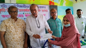 ফরিদপুরে দরিদ্র মেধাবীদের শিক্ষাবৃত্তি ও কৃতী শিক্ষার্থীদের সংবর্ধনা