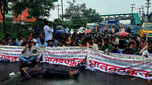 বিএনপি নেতার মামলা প্রত্যাহার দাবিতে সড়ক অবরোধ, দীর্ঘ যানজটে ভোগান্তি