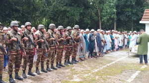 ফরিদপুরে গ্রামের বাড়িতে শায়িত রাইসা মনি