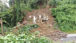সাজেক-বাঘাইহাট সড়কে পাহাড় ধস, যানবাহন চলাচল বন্ধ