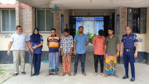 সালথায় মাদক সম্রাট মামুনসহ ৪ জন গ্রেপ্তার