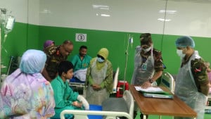 আহতদের সুচিকিৎসা নিশ্চিত করতে সরকার দৃঢ় প্রতীজ্ঞ: স্বাস্থ্য উপদেষ্টা
