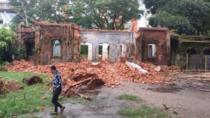 সত্যজিৎ রায়ের পূর্বপুরুষের বাড়িটি ভাঙছে শিশু একাডেমি