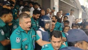 হত্যাচেষ্টা মামলায় গ্রেপ্তার দেখানো হলো ব্যারিস্টার সুমনকে