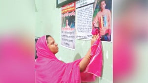 ছেলের সেই চিঠি ছুঁয়ে এখনও কাঁদেন মা
