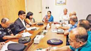 পলিথিন বন্ধে শুরু হচ্ছে যৌথ বাহিনীর অভিযান