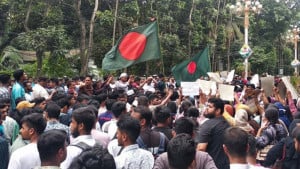 সারাদেশে কারফিউ জারি, ঘোষণা হয়  ছাত্রদের ৯ দফা