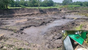 মাটি কেটে বিক্রি পুকুরে পড়ল দুটি ঘর