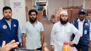 ফরিদপুরে সেফ ফুড ইন্ডাস্ট্রিতে যৌথবাহিনীর অভিযান, জরিমানা