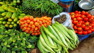 বৃষ্টিতে বাড়ল মাছ ও সবজির দাম