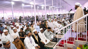 মোনাজাতে দেশ ও জাতির কল্যাণ কামনা