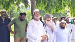 স্ত্রীর জানাজায় অঝোরে কাঁদলেন বঙ্গবীর কাদের সিদ্দিকী, দাফন সম্পন্ন