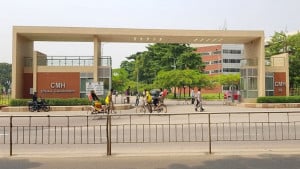 মাগুরার শিশুটি চোখের পাতা নেড়েছে