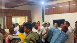 ইউএনওর কক্ষে ঢুকে জামায়াত নেতাদের বেধড়ক মারলেন বিএনপি নেতারা